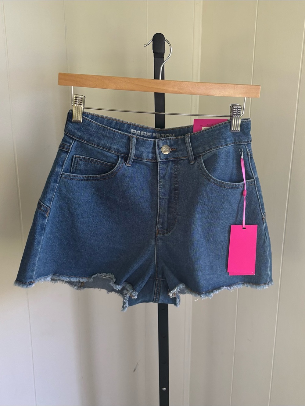 Paris Hilton Cutoff Mom Jean Shorts Star Detail Medium Wash Womens M NWT